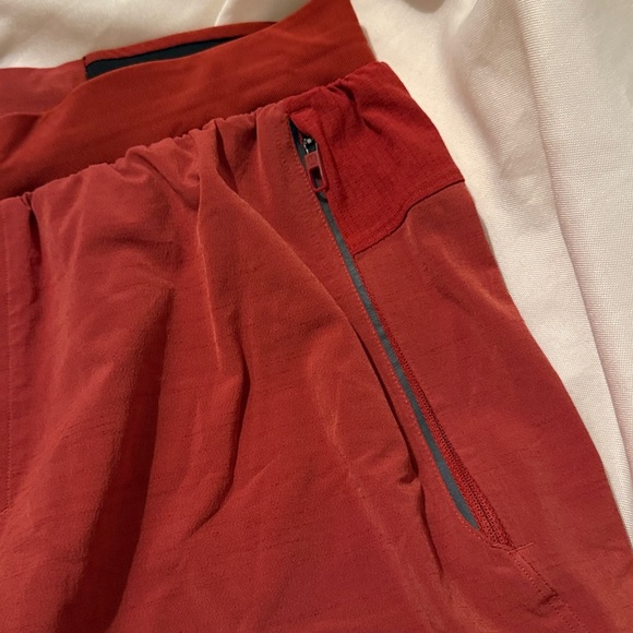 Lululemon License to Train Linerless Short 5" Coral Red size men's medium - Picture 3 of 8